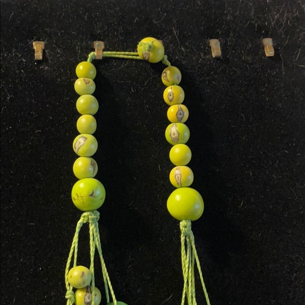 Green Wood Bead Necklace - Picture 3 of 4